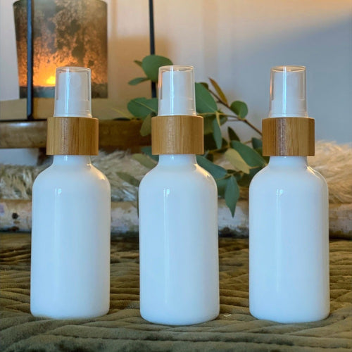 100ml oder 50ml Spray Flasche in deckendes weiss mit Bambus Ring