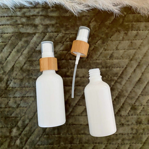 100ml oder 50ml Spray Flasche in deckendes weiss mit Bambus Ring